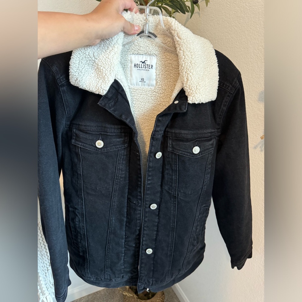Hollister Jean jacket with Sherpa! Only wore a few times!